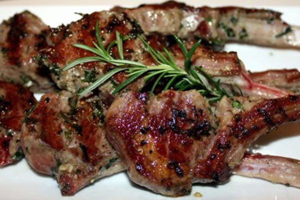 وصفات لحوم مشوية بالثوم والزيتون لنكهة رائعة
